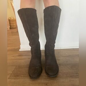 Born brand winter boots w/heel. Chocolate suede size 8.5, inner lining.